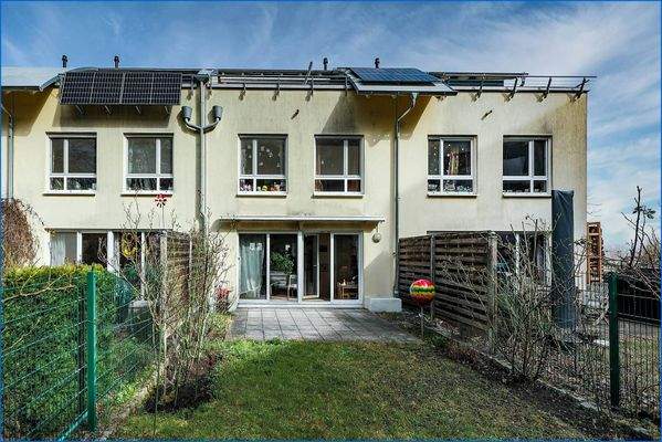 Hausansicht hinten mit Garten nah