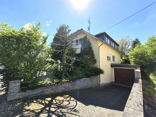 großer Garage