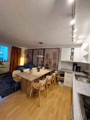 Küche und Wohnzimmer