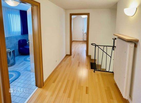 Flur OG - (KI generiert)