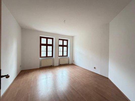 Leerer Raum mit Holzboden