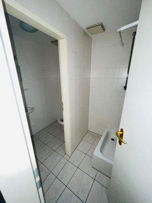Untergeschoss - Bereich rechter Hand - Sanitärbereich + Dusche