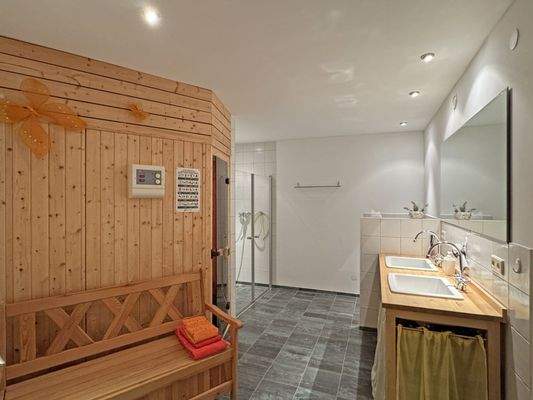 Badezimmer mit Sauna