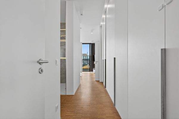 Flur - Richtung großes Schlafzimmer