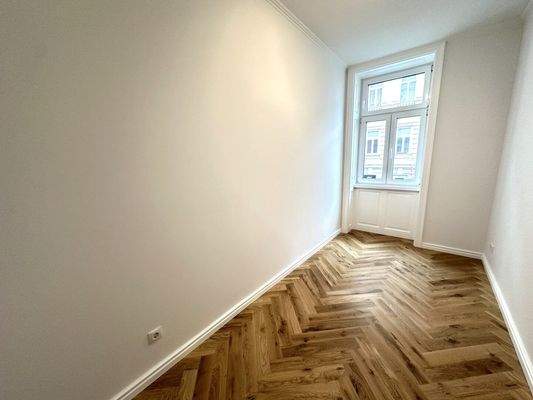 20250331_094423257_iOS