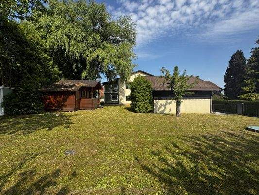 wunderschöner großer uneinsehbarer Garten