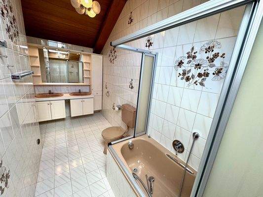 T20 Hinterhaus Badezimmer OG.jpg