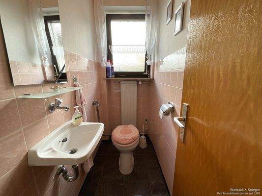 separate Toilette im EG