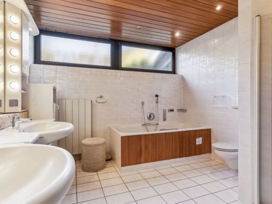 Badezimmer Ansicht 2