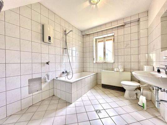 EG - großzügiges Bad