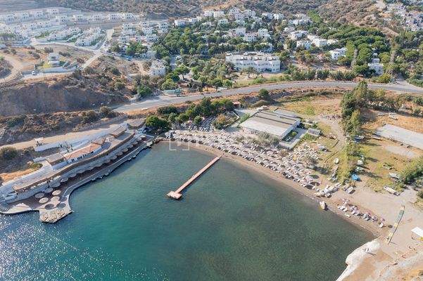 1+1 Apartments in a Beachfront Complex in İzmir Foça