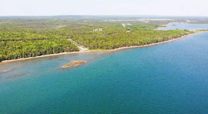 Cape Breton - 37-Hektar-Areal mit Atlantik-Zugang 
