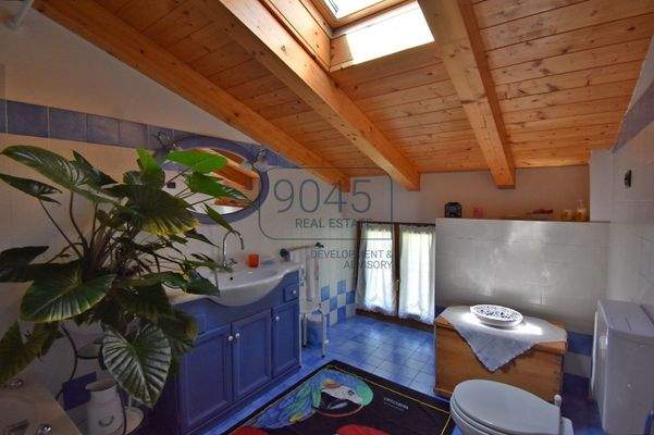 Exklusive Villa mit Panoramablick und großem Grundstück – Ala