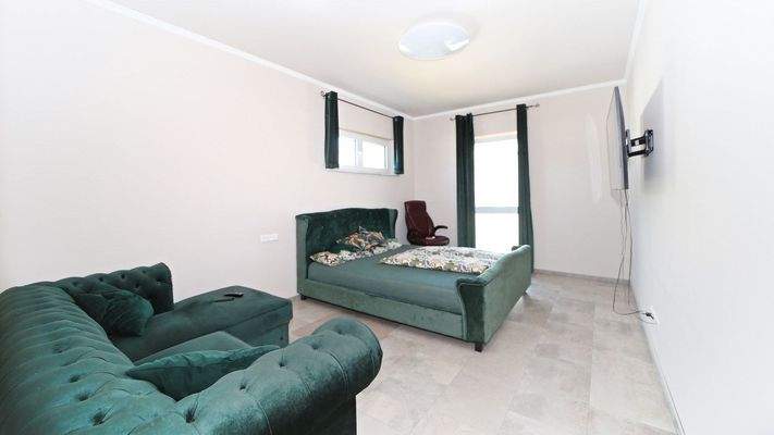 OG: Elternschlafzimmer mit Ankleidezimmer