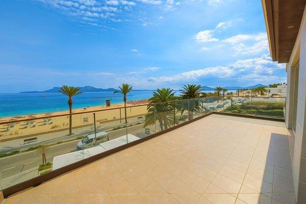 Penthouse in erster Meereslinie mit privatem Pool und spektakulärem Meerblick in Port de Pollença