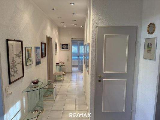 EG Blick Bad in den Vorraum