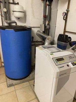 45) Gaszentralheizung - Fußbodenheizung.