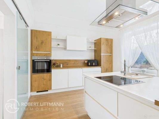 CAM04259G0-PR0083-STILL006