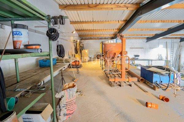 Lager-Podest innerhalb der Halle