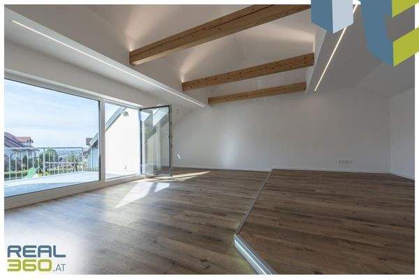 Wohnbereich mit indirekter Beleuchtung