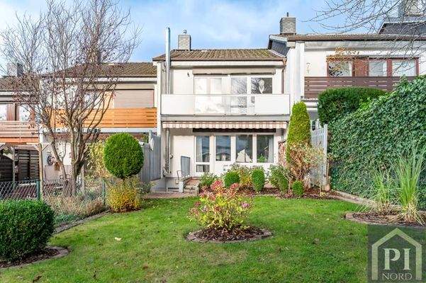 Gartenansicht auf Balkon und Terrasse