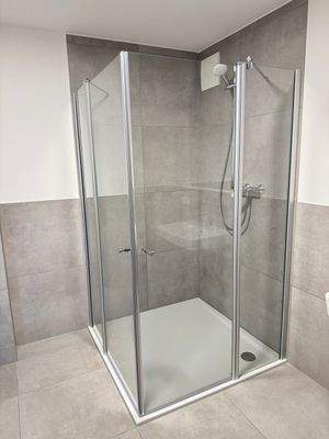 Barrierearme Dusche in 120x120.JPG