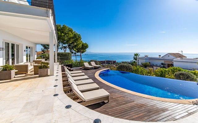 Modernisierte Villa im mediterranen Stil mit unglaublichem Meerblick in Cas Catala