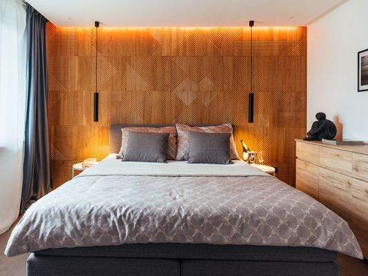 Schlafzimmer (Blick aus dem Bad)