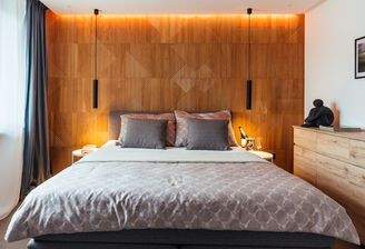 Schlafzimmer (Blick aus dem Bad)