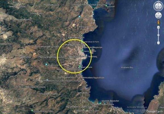 Meerblick-Grundstück mit Baugenehmigung in Agios Nikolaos