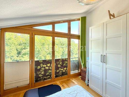 Schlafzimmer mit Glasfront
