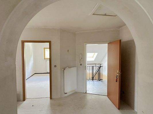 Diele mit Wohnungseingang im Dachgeschoss