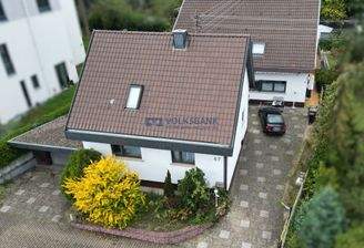 Hausansicht Vogelperspektive Straßenseite 