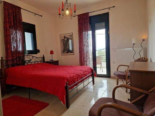 Kreta, Chersonisos: Große Villa am Dorfrand zu verkaufen