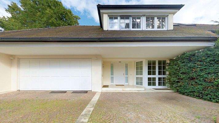 M009-2025_Hauseingang