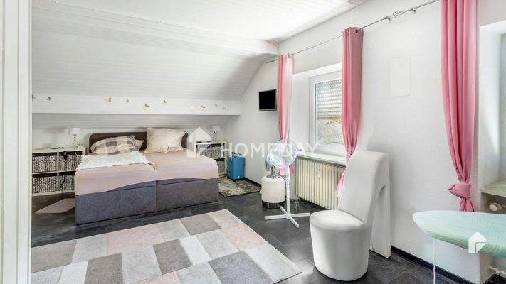 2. OG Schlafzimmer 3 1