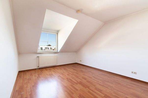 Helles Zimmer mit offener, freundlicher Raumwirkung