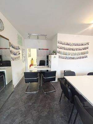 EG re Fahrschule Tische.jpeg