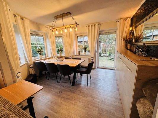 Wohn- und Esszimmer 