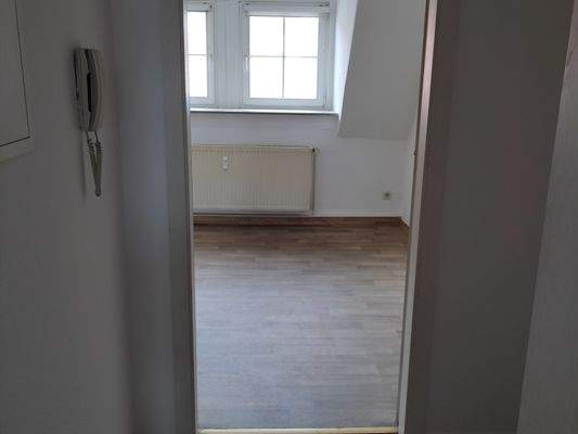 Altstaedter Str. 5 Blick vom Bad ueber Flur ins Wohnzimmer