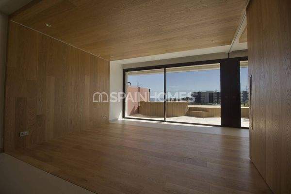 Sea-View Flat with Community Pool in Fuengirola