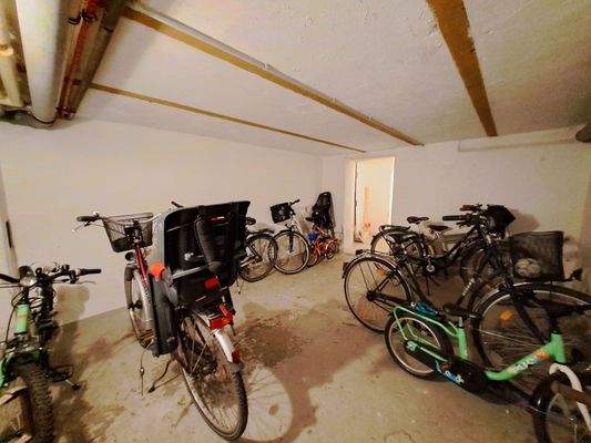 gut genutzter Fahrradkeller