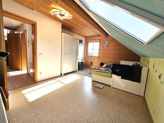 Kinderzimer Dachgeschoss.jpg