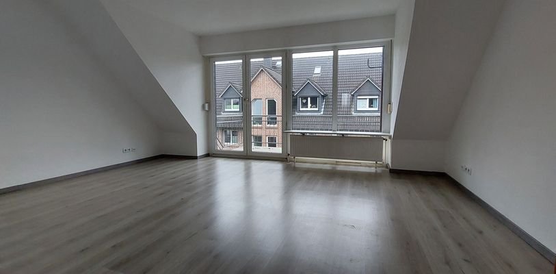 Wohnzimmer mit Balkon