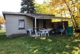 Bungalow-Gartenansicht