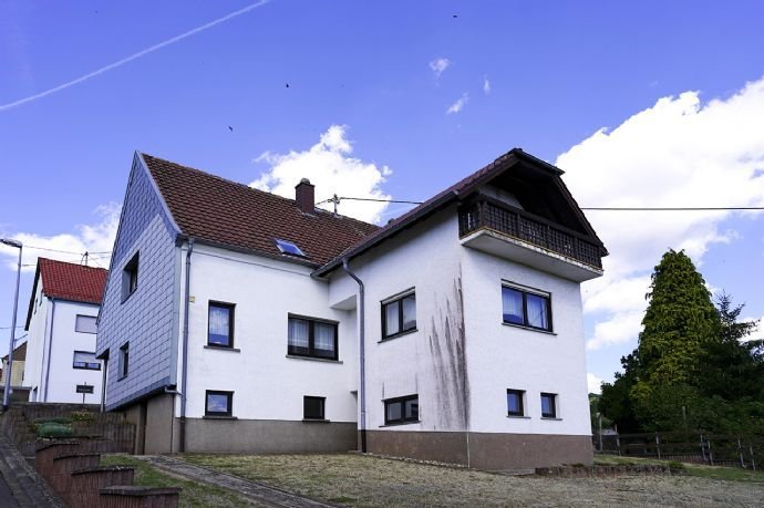 Top gepflegtes Haus mit zwei Wohnungen, Carport und Garage!