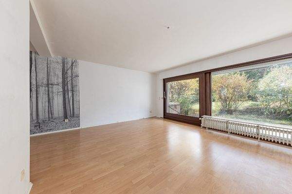 freundliches Wohnzimmer im EG