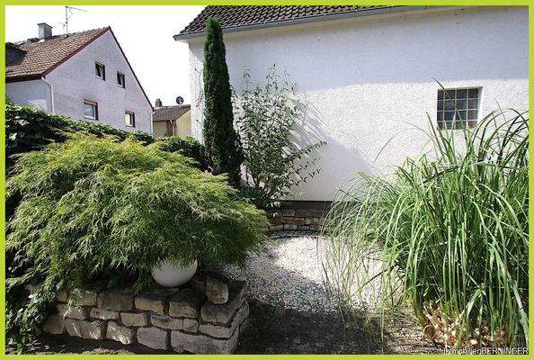 gemütlicher Sitzplatz im Hof
