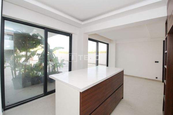 Detached House with Spacious Garden in Belek, Antalya