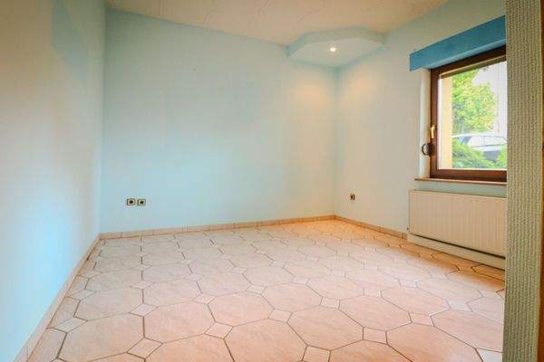 Raum Nr. 2 im EG - Gewerbe, Büro oder Hobbyraum mö